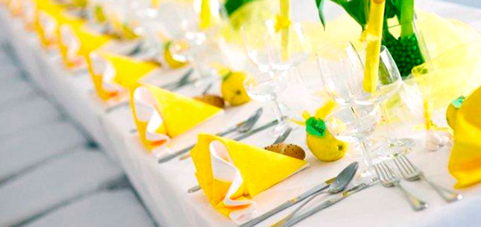 Žlutá svatební hostina - v několika provedeních a barvách.